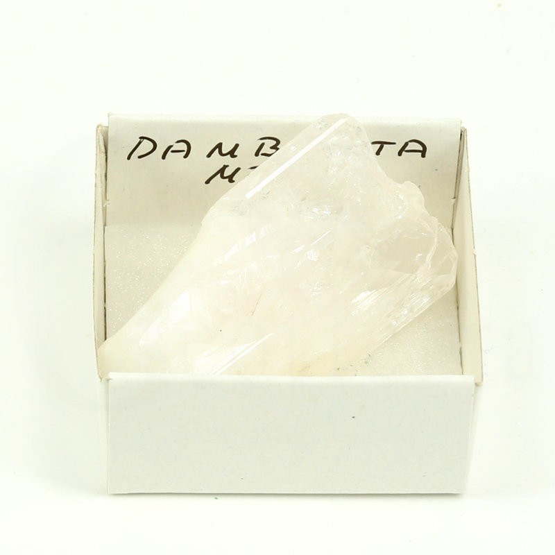 mineral danburita