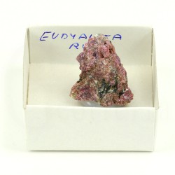 mineral eudialita
